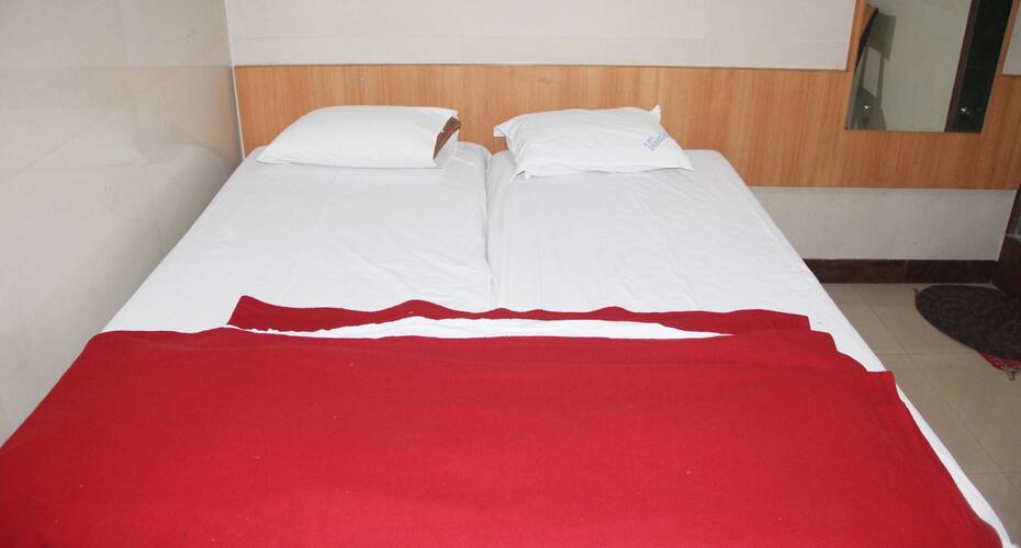 Prabhu Prasad Deluxe Lodging, Sangli 5